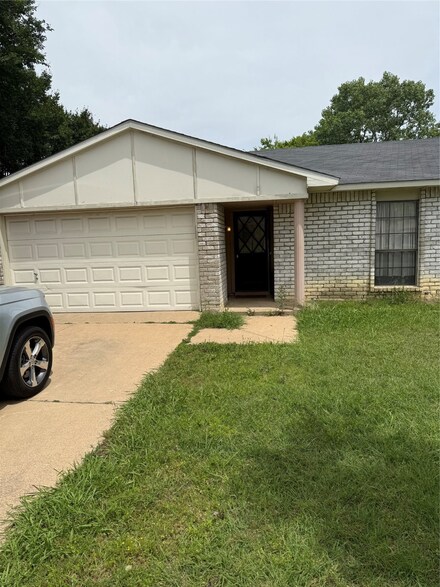6933 Glenhurst Dr, North Richland Hills, TX 76182