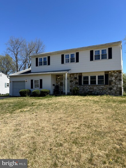521 Fisher Ln, Warminster, PA 18974