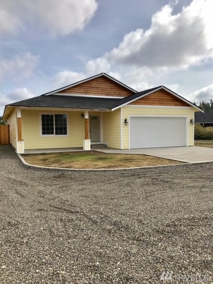 204 Easy St SE, Rainier, WA 98576