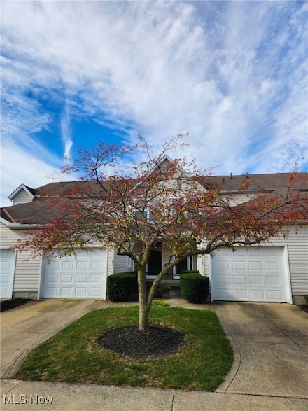 104 Meander Ln, Elyria, OH 44035