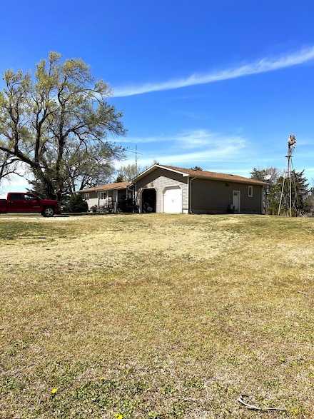 523 N 300th Rd, Beverly, KS 67423