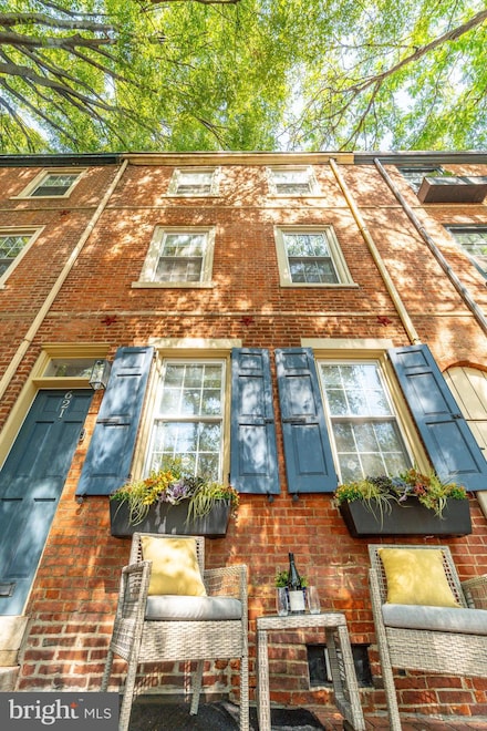 621 Lombard St, Philadelphia, PA 19147