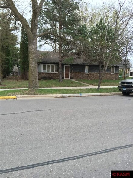 112 112 N 3rd St, Waterville, MN 56096