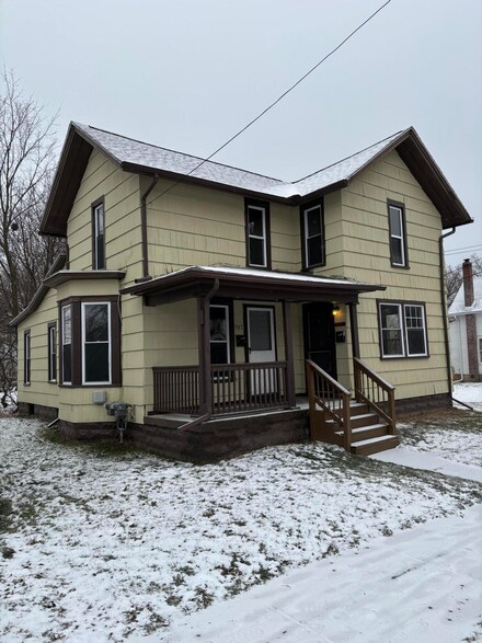 707 S Jackson St, Jackson, MI 49203