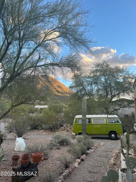 925 N Smoketree Cir, Tucson, AZ 85745