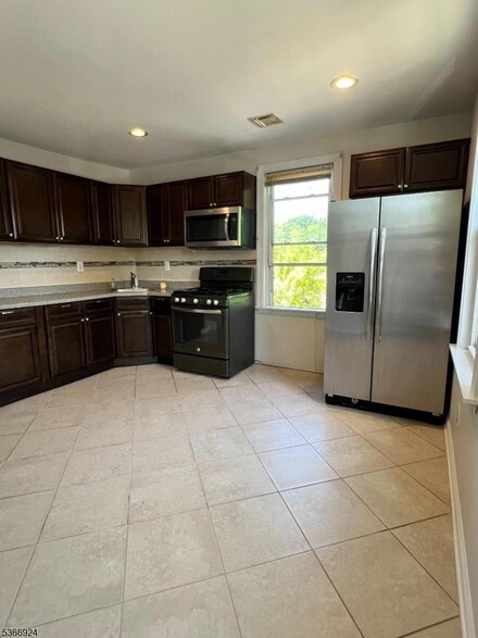 585 Valley St Unit 2, Orange, NJ 07050