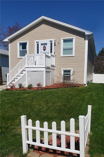 5 Ash St, Cumberland, RI 02864