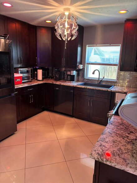 5625 NE 6th Ave, Fort Lauderdale, FL 33334