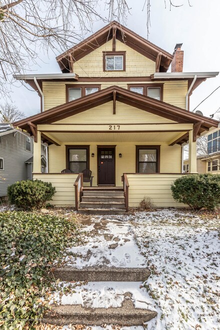 217 Leslie St, Lansing, MI 48912