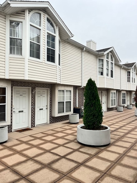 5041 Warren St, Skokie, IL 60077