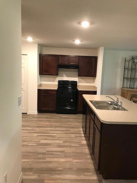 385 SW Grimaldo Terrace, Port Saint Lucie, FL 34984