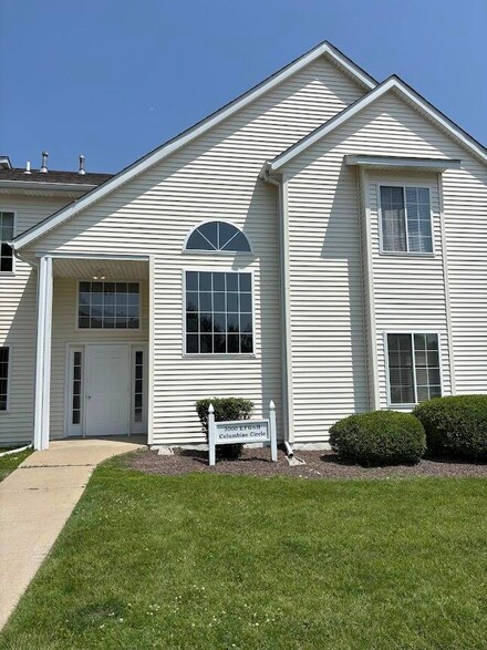 3000 Columbine Cir Unit G, Valparaiso, IN 46383