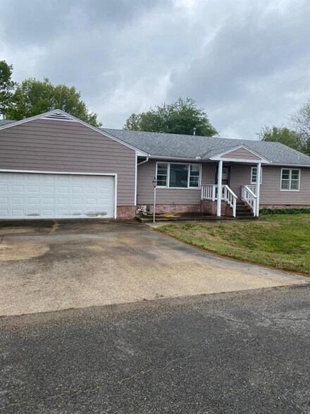 5004 Main St, Parsons, KS 67357
