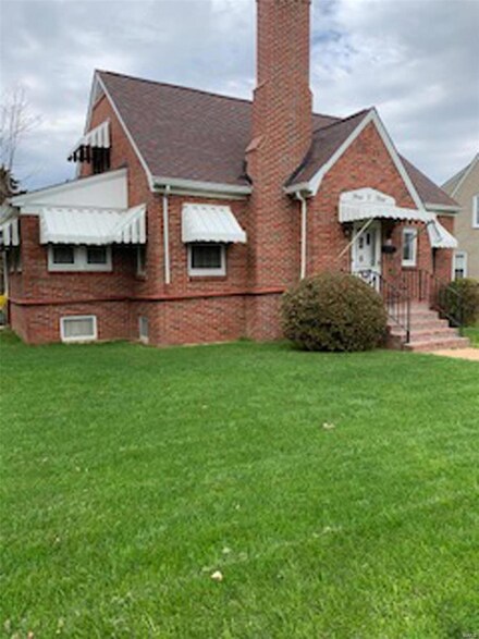 303 E Lincoln Ave, Owensville, MO 65066