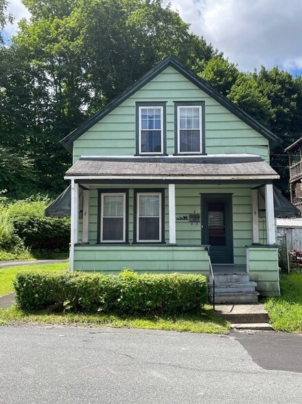 6 Spring St, Turners Falls, MA 01376