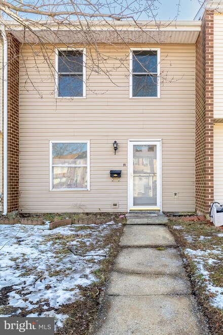 18 Kayak Ct, Newark, DE 19702