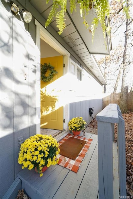732 N Conklin Rd, Lake Orion, MI 48362