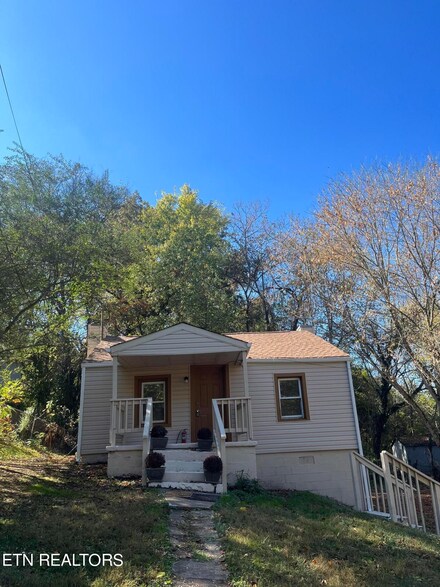 905 Sapphire Rd NW, Knoxville, TN 37919