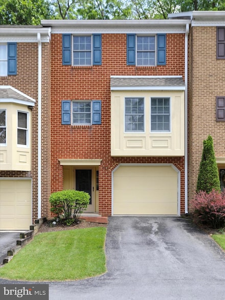 321 Valley View Dr, Waynesboro, PA 17268