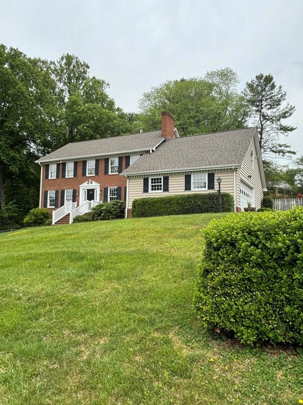 6821 Columbine Ln, Roanoke, VA 24019