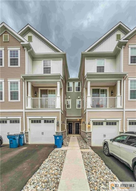 204 Honeysuckle Ln, Warren, NJ 07059