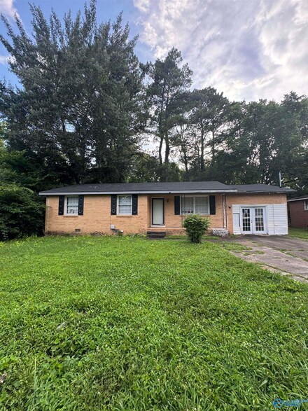 4113 Blue Spring Rd NW, Huntsville, AL 35810