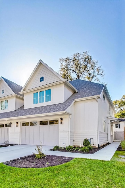 820 E Franklin Ave, Naperville, IL 60540