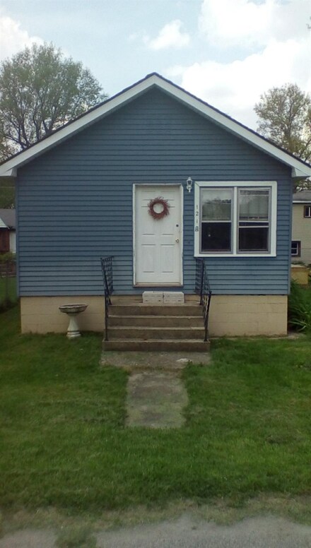 121 Elm Dr, Walkerton, IN 46574