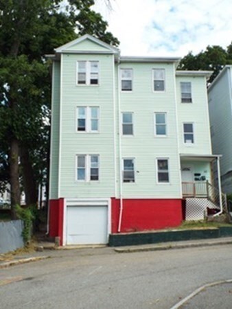 61 Fox St, Worcester, MA 01604