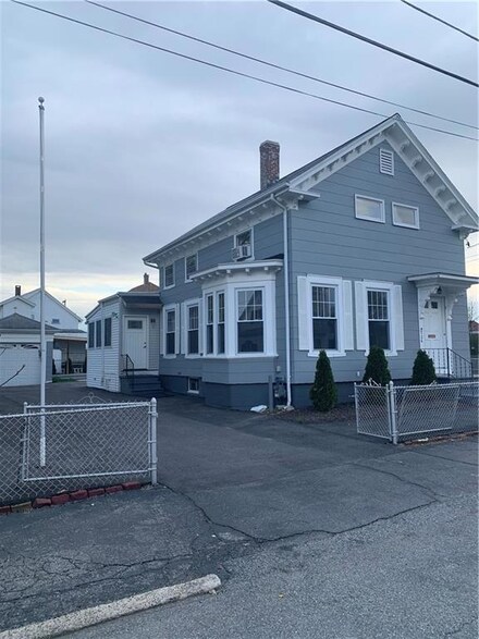 126 Samuel Ave, Pawtucket, RI 02860