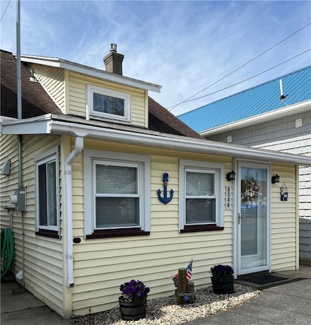 8546 Gardenier Ln, Sodus Point, NY 14555