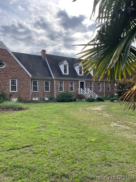 1074 Gum Thicket Rd, Gwynn, VA 23066