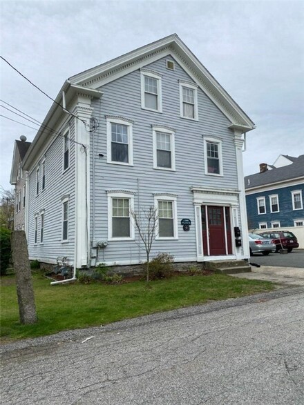 4 Lewis St, Woonsocket, RI 02895