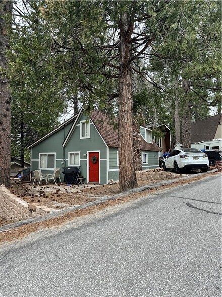 32064 Hunsaker Way, Running Springs, CA 92382