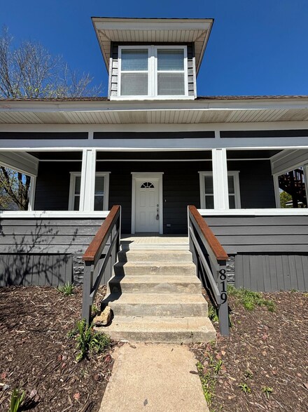 819 W A St, Joplin, MO 64801
