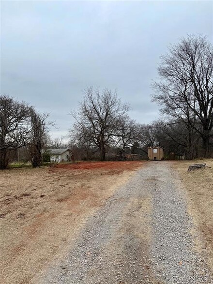 116 E 1st St, Chandler, OK 74834