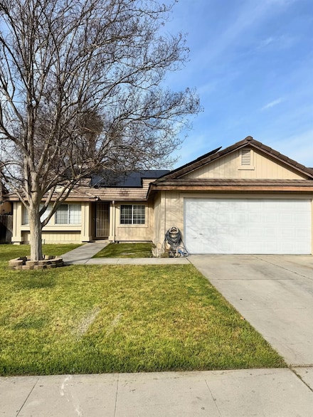 1450 Colombard Dr, Madera, CA 93637