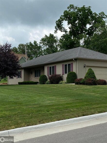 1204 W Adams St, Creston, IA 50801