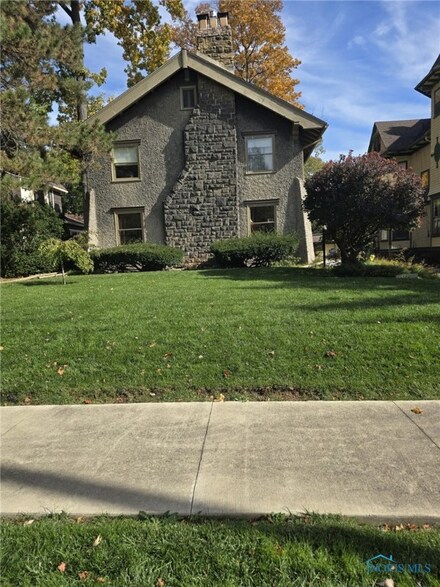 2244 Scottwood Ave, Toledo, OH 43620