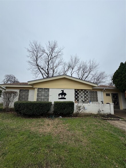 1816 E Lovers Ln, Arlington, TX 76010