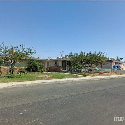 626 Irene St, Bakersfield, CA 93305