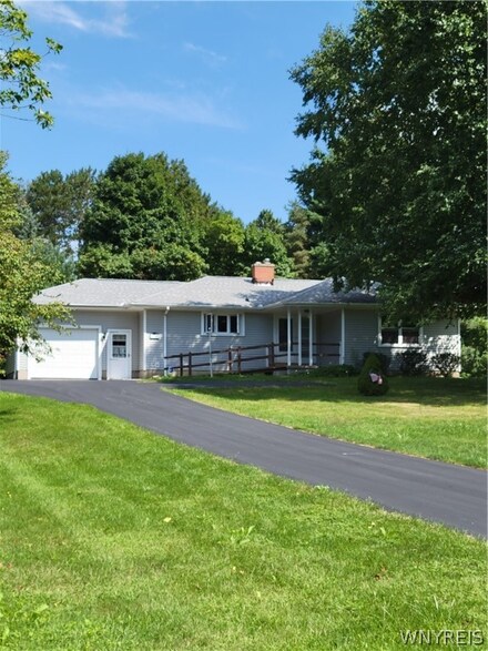 1681 Billington Rd, East Aurora, NY 14052