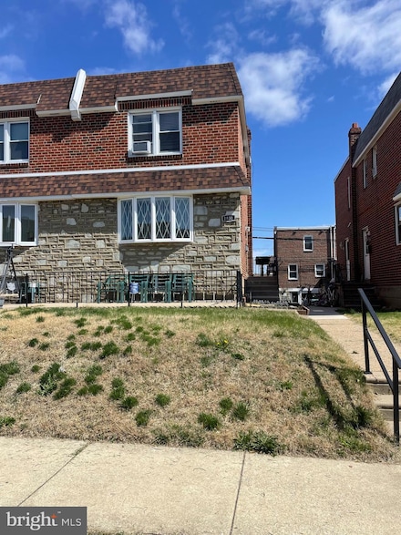 1831 Danforth St, Philadelphia, PA 19152