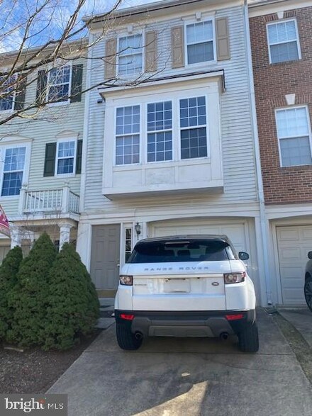 10013 Moxleys Ford Ln, Bristow, VA 20136