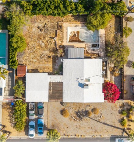 2130 N Roberto Dr, Palm Springs, CA 92262