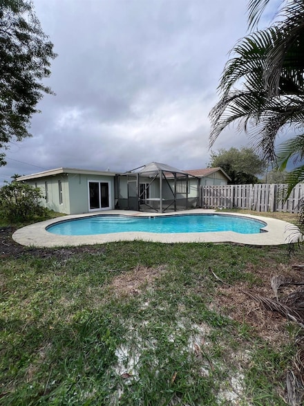 371 W 32nd St, Riviera Beach, FL 33404