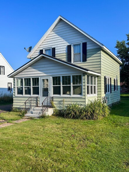 1307 E Pierce St, Wakefield, MI 49968