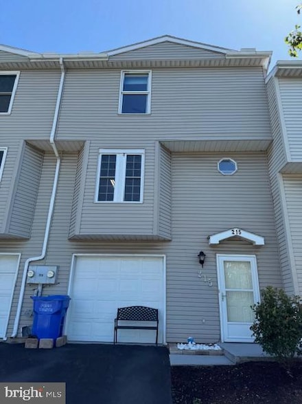 215 Chartwood Dr, Harrisburg, PA 17111