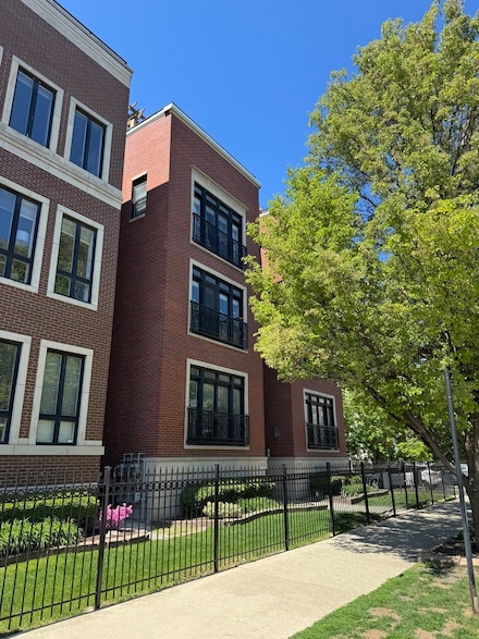 1304 N Wood St Unit 2, Chicago, IL 60622