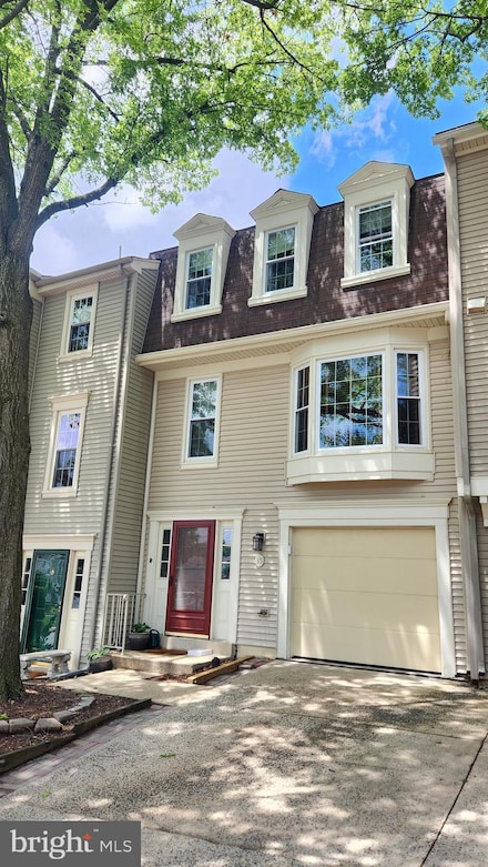 35 S Floyd St, Alexandria, VA 22304